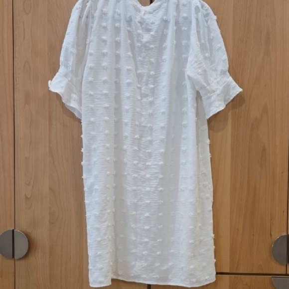 Chic White Textured Dress, PomPom Details, Casual Chic, Beach Or City Dress, L - Picture 6 of 7